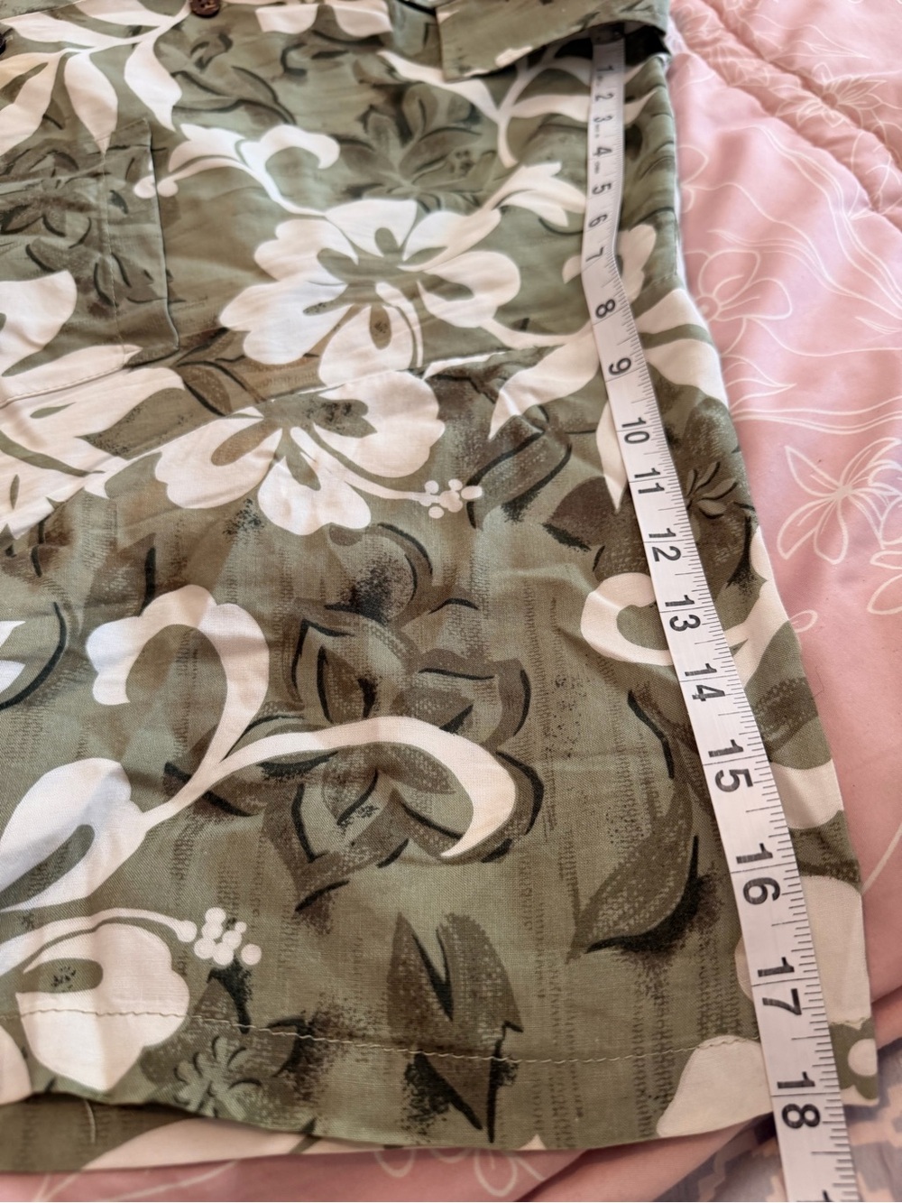 VTG Hawaiian Reserve
Collection XL Rayon Aloha
Shirt Olive Green Foliage. EUC - Picture 10 of 12